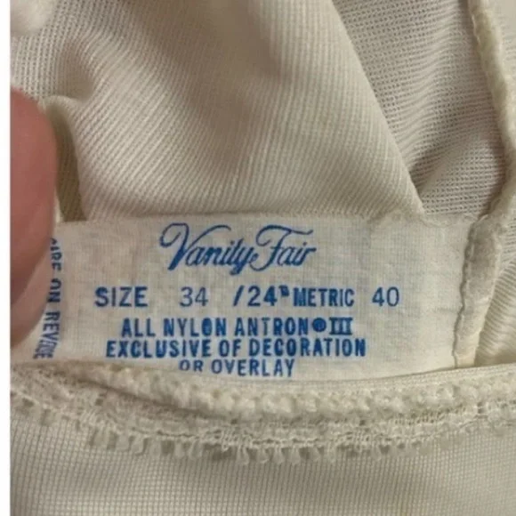 Vintage Vanity Fair Lace Trim Silky Full Slip
Dress Lingerie Size 34 Nylon Ivory - Picture 6 of 8